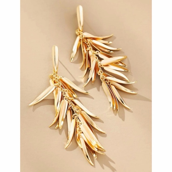 Anthropologie Jewelry - (NWT) ANTHROPOLOGIE • Gold Fringey Leaf Cluster Drop Earrings